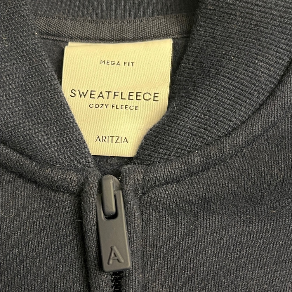 Aritzia Megafit Women's Navy Zip Up size 1 - Picture 3 of 3